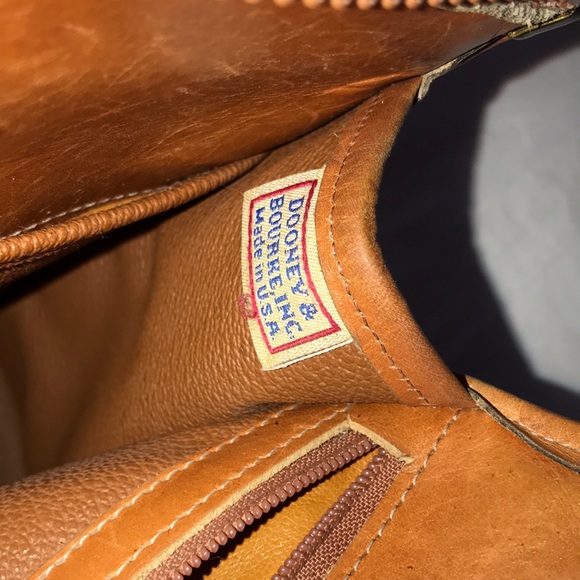 ❗️SOLD❗️Dooney and Bourke Black/Tan Leather Shoulder Carry Bag Purse - Picture 7 of 8